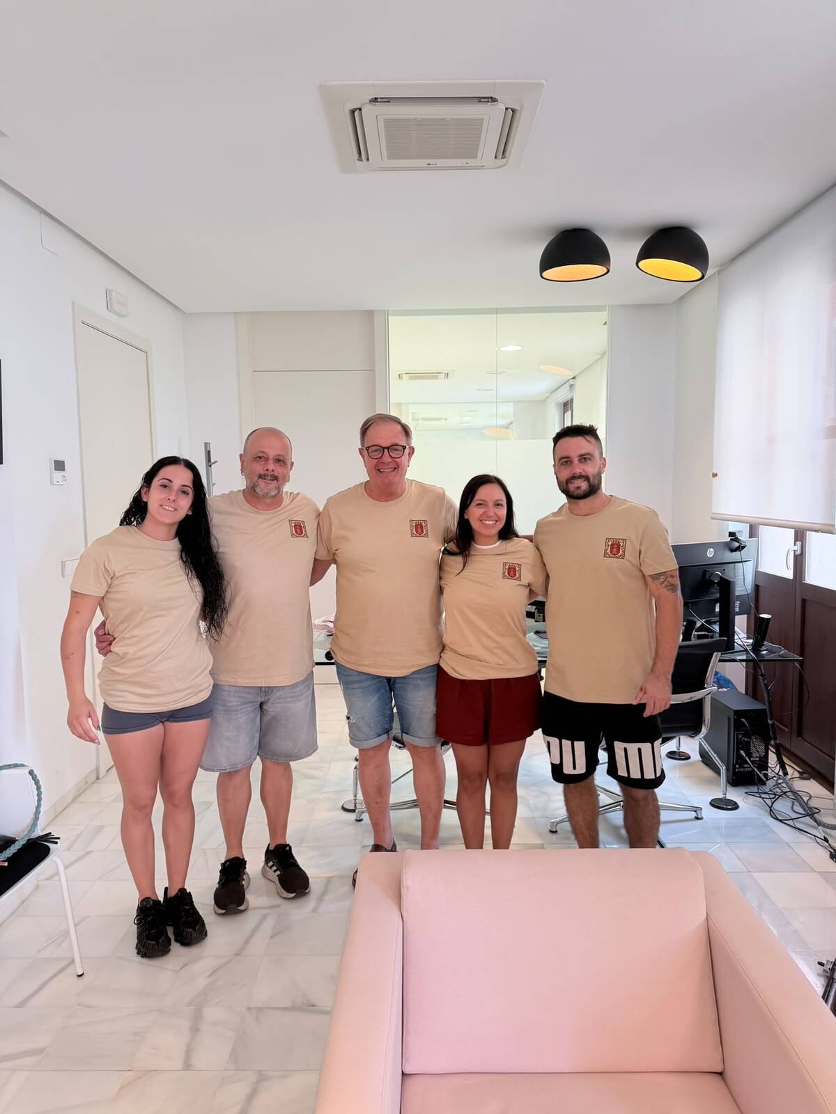 Entrega de samarretes a les comparses