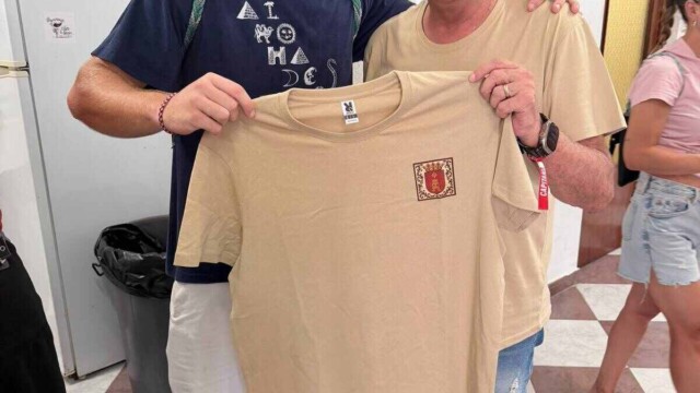 Entrega de samarretes a les comparses