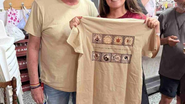 Entrega de samarretes a les comparses