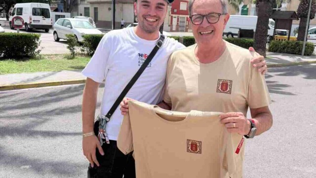 Entrega de samarretes a les comparses