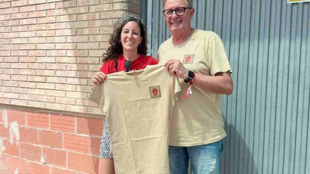 Entrega de samarretes a les comparses