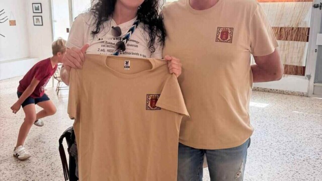 Entrega de samarretes a les comparses