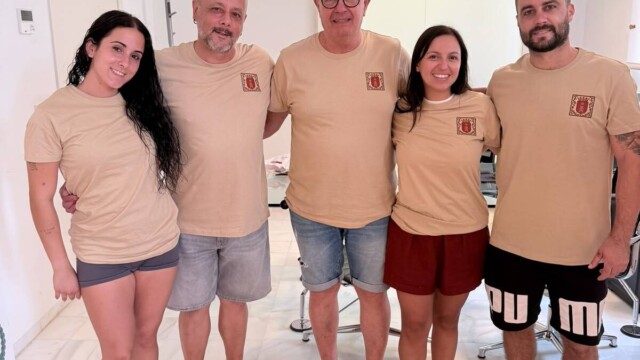 Entrega de samarretes a les comparses