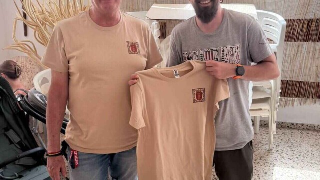 Entrega de samarretes a les comparses