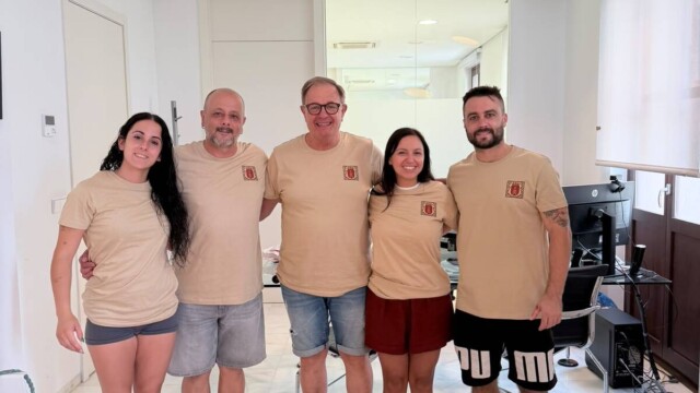 Entrega de samarretes a les comparses